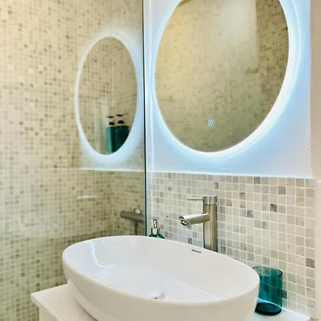 Urban Parkside Retreat Cozy 2-Bed Ap By Metro Apartment Bucharest Exterior photo