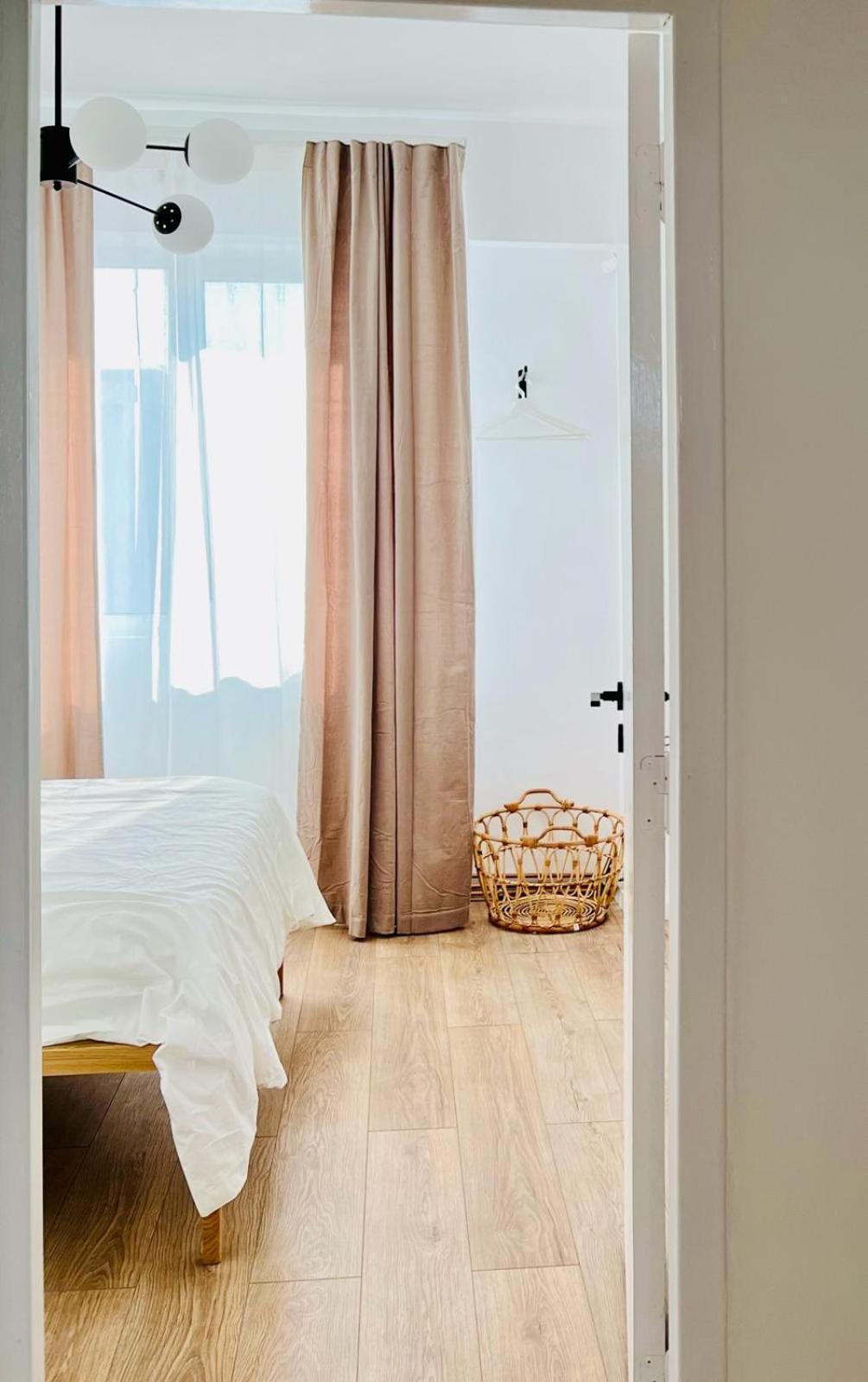 Urban Parkside Retreat Cozy 2-bed Ap By Metro Apartment Bucharest