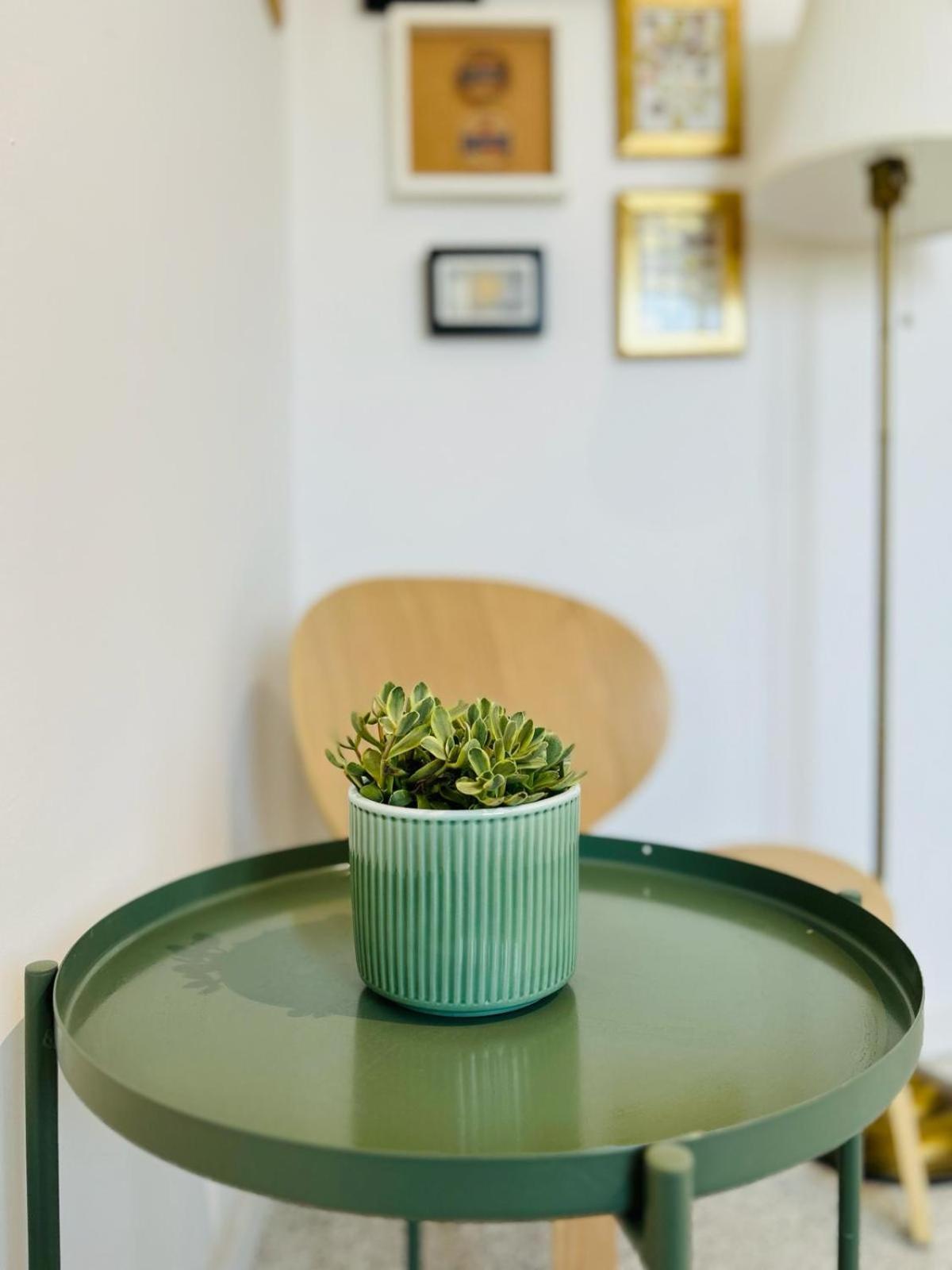 Urban Parkside Retreat Cozy 2-bed Ap By Metro Apartment